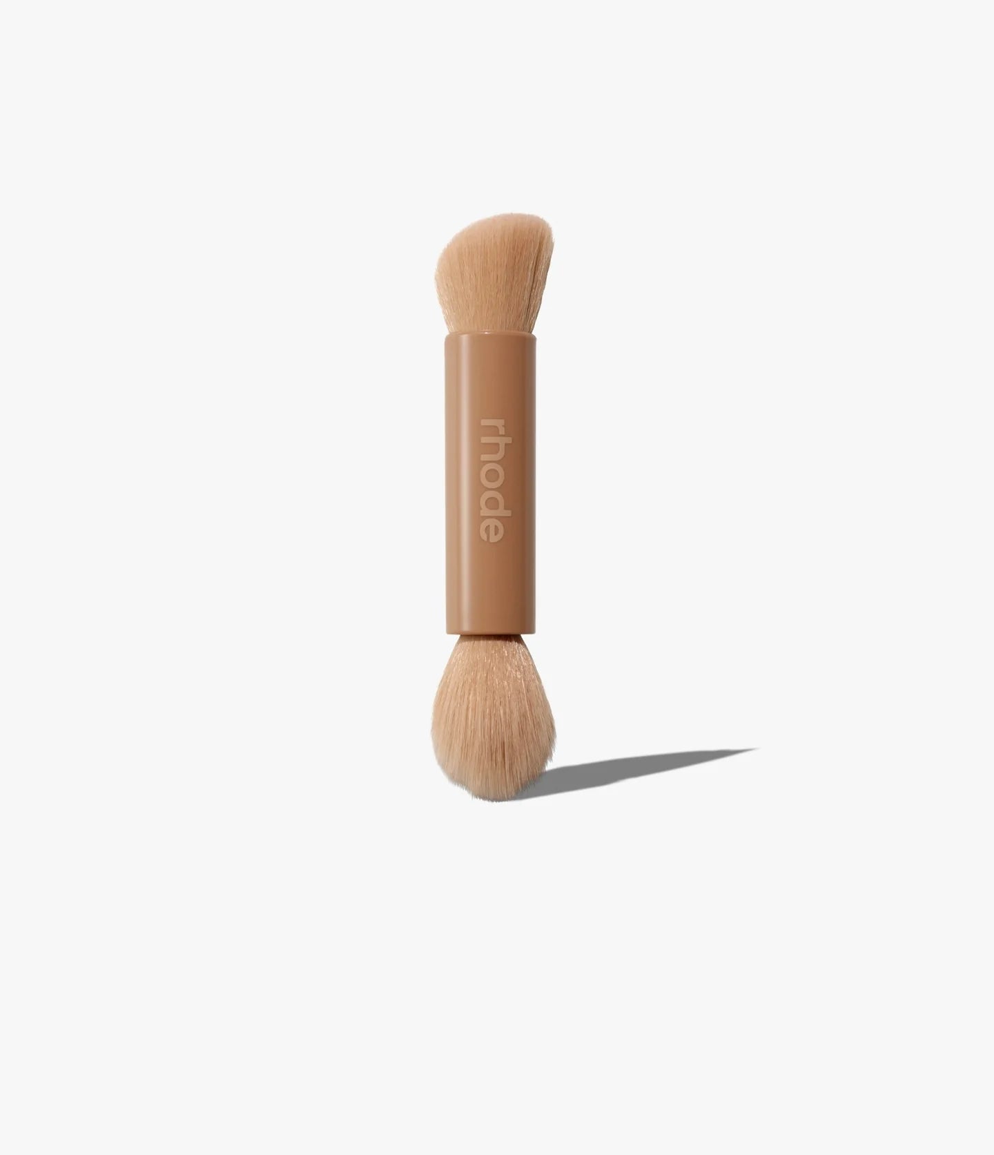 pocket brush
DOUBLE-ENDED MAKEUP BRUSH