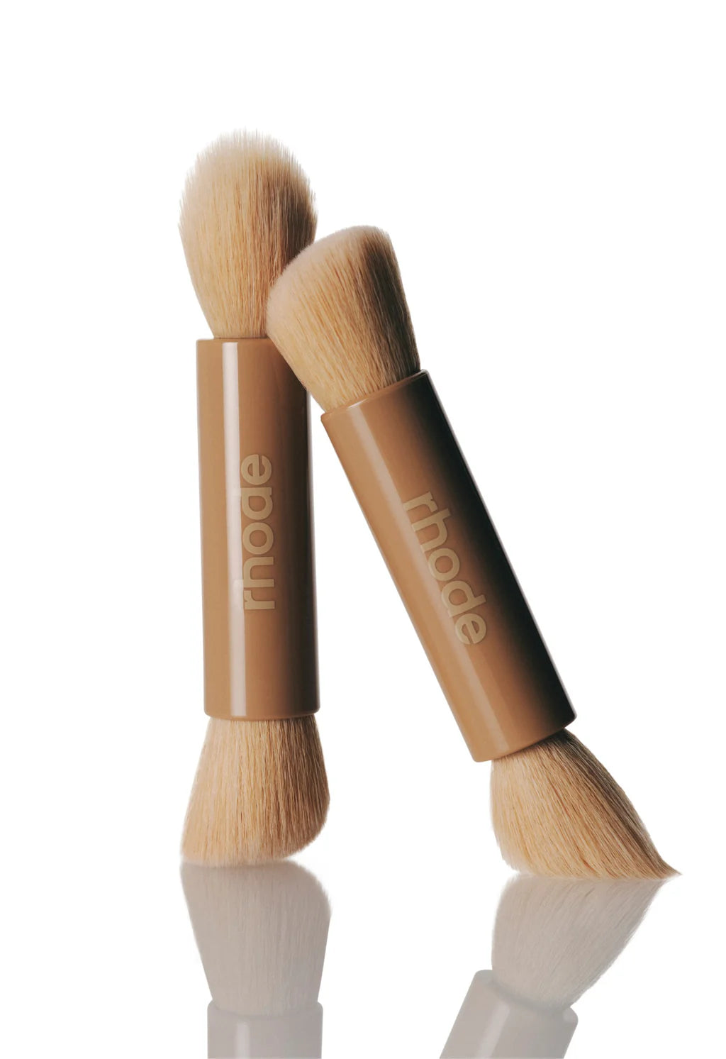pocket brush
DOUBLE-ENDED MAKEUP BRUSH